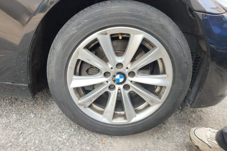 Used BMW 5 Series 2014 520Li Elegant Model Right Front Wheel Hub