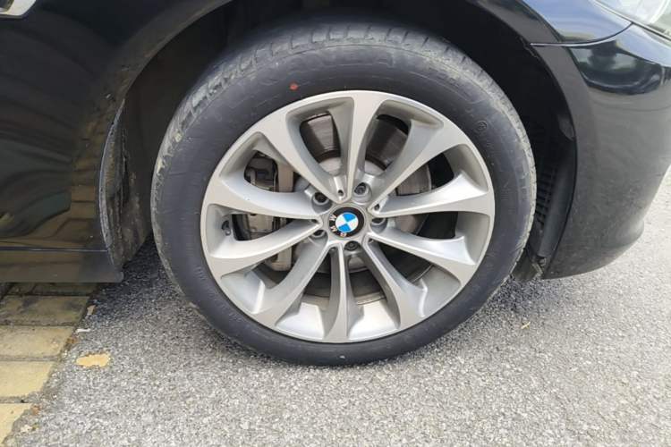 Used BMW 5 Series 2014 528Li Leading Model Right Front Wheel Hub