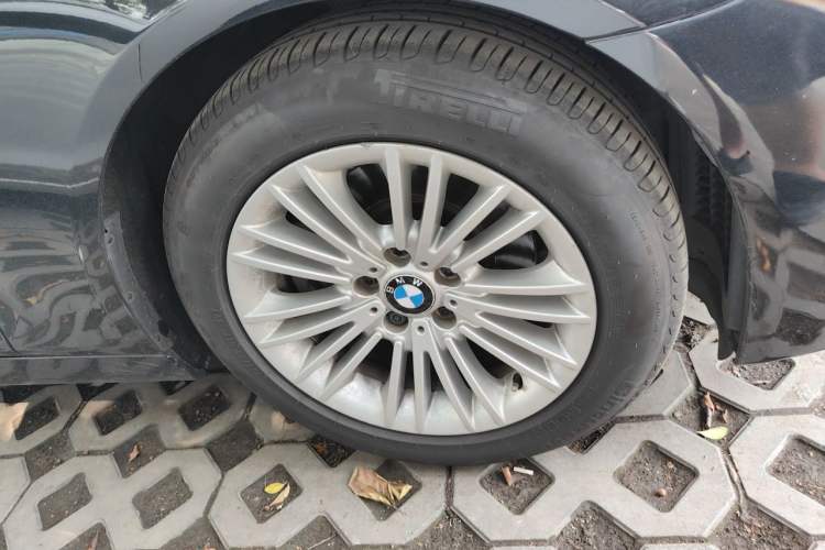 Used BMW 5 Series 2014 525Li Leading Model Right Front Wheel Hub