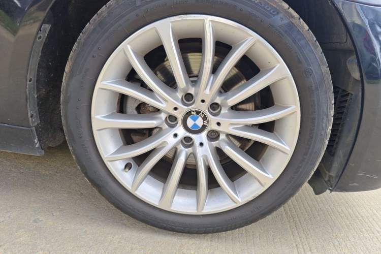Used BMW 5 Series 2014 535Li Luxury Design Package Right Front Wheel Hub