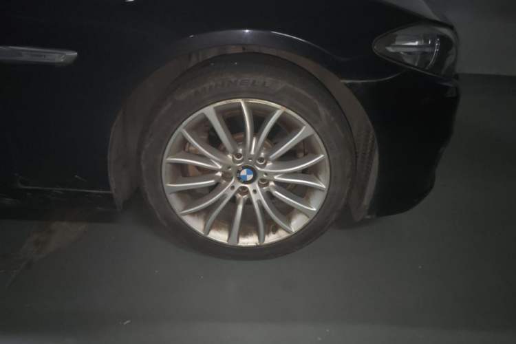 Used BMW 5 Series 2014 525Li Luxury Design Package Right Front Wheel Hub