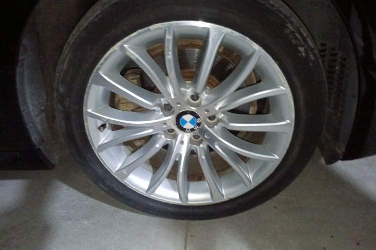 Used BMW 5 Series 2014 525Li Luxury Design Package Right Front Wheel Hub
