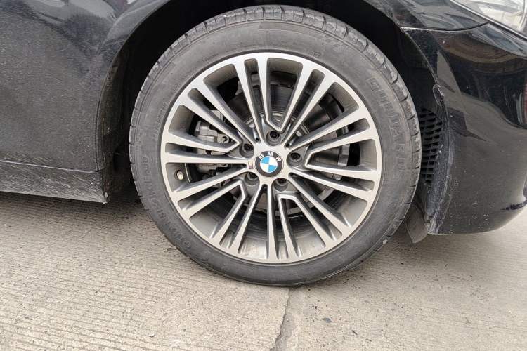 Used BMW 5 Series 2014 525Li Luxury Design Package Right Front Wheel Hub