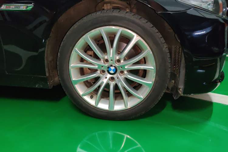 Used BMW 5 Series 2014 525Li Luxury Design Package Right Front Wheel Hub