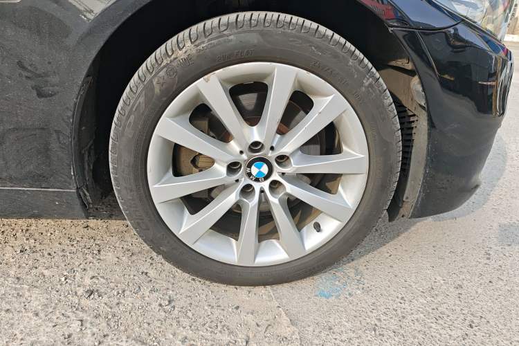 Used BMW 5 Series 2014 528Li xDrive Premium Edition Right Front Wheel Hub