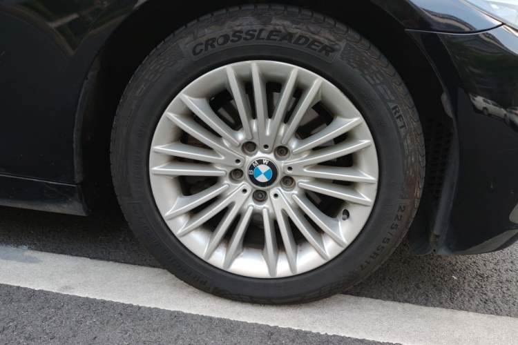 Used BMW 5 Series 2014 525Li Leading Model Right Front Wheel Hub