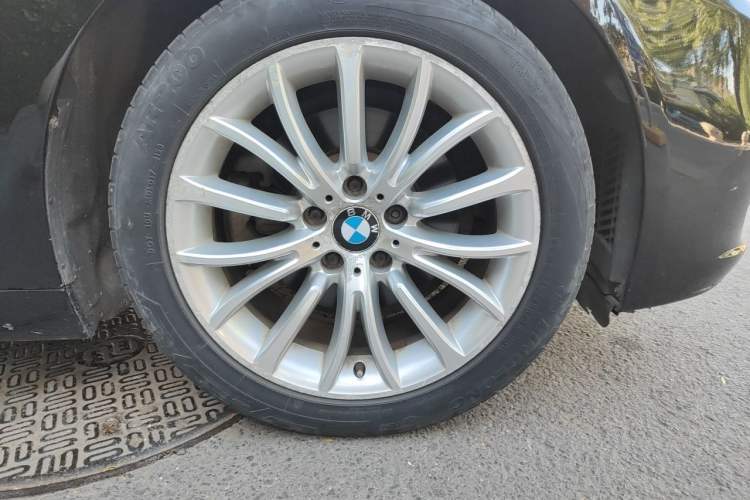 Used BMW 5 Series 2014 525Li Luxury Design Package Right Front Wheel Hub