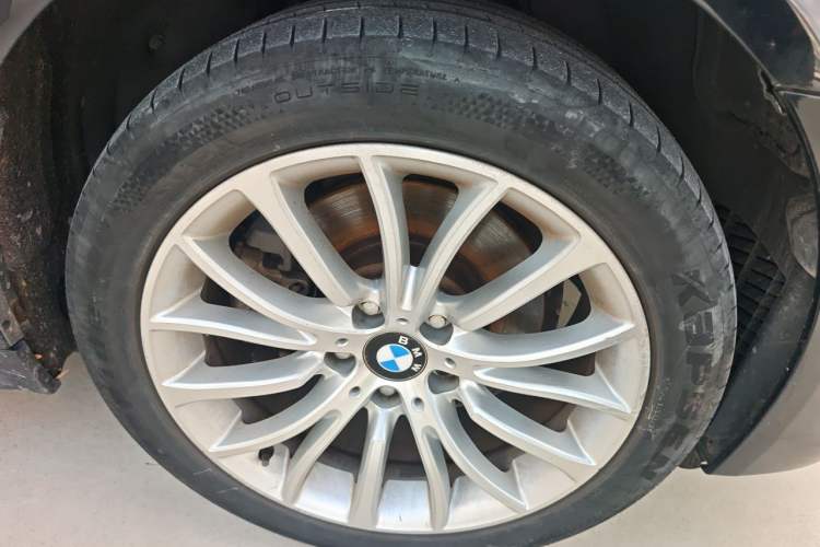 Used BMW 5 Series 2014 525Li Luxury Design Package Right Front Wheel Hub