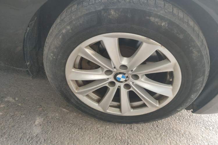 Used BMW 5 Series 2014 520Li Elegant Model Right Front Wheel Hub