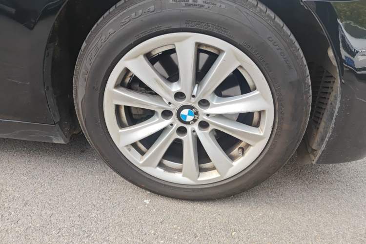 Used BMW 5 Series 2014 520Li Elegant Model Right Front Wheel Hub