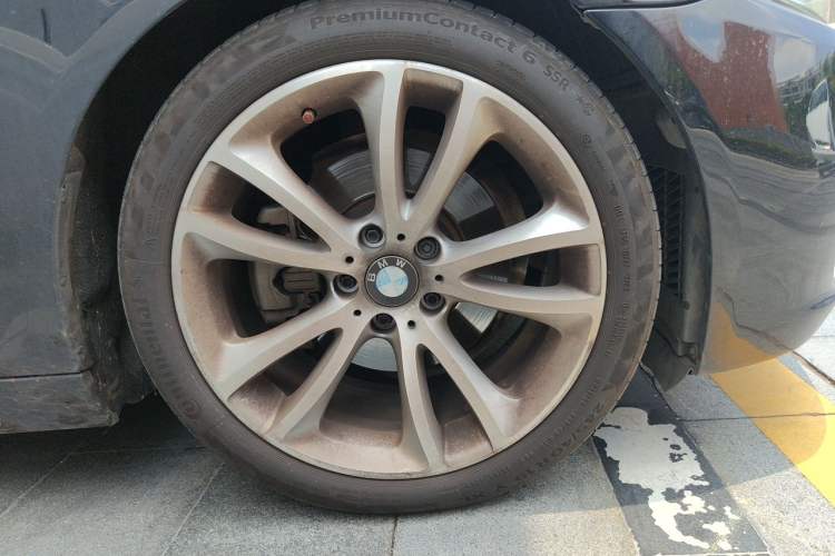 Used BMW 5 Series 2014 528Li xDrive Premium Edition Right Front Wheel Hub