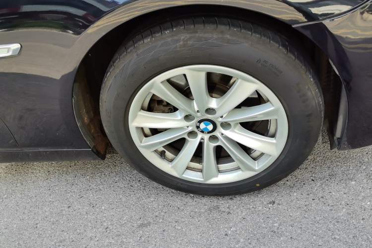 Used BMW 5 Series 2014 520Li Elegant Model Right Front Wheel Hub