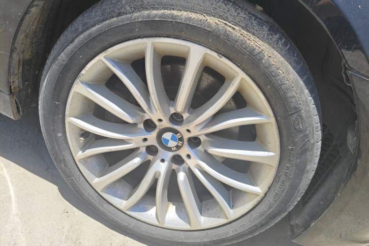 Used BMW 5 Series 2014 525Li Luxury Design Package Right Front Wheel Hub