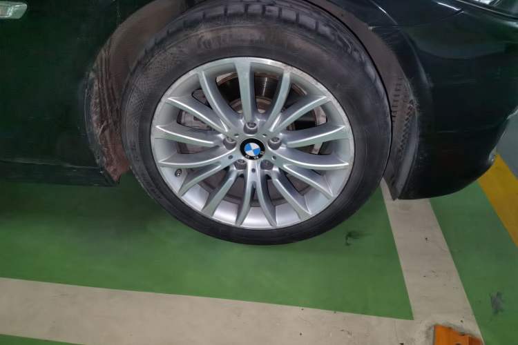 Used BMW 5 Series 2014 525Li Luxury Design Package Right Front Wheel Hub