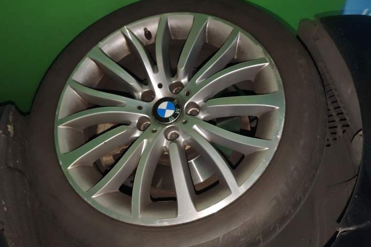 Used BMW 5 Series 2014 525Li Luxury Design Package Right Front Wheel Hub