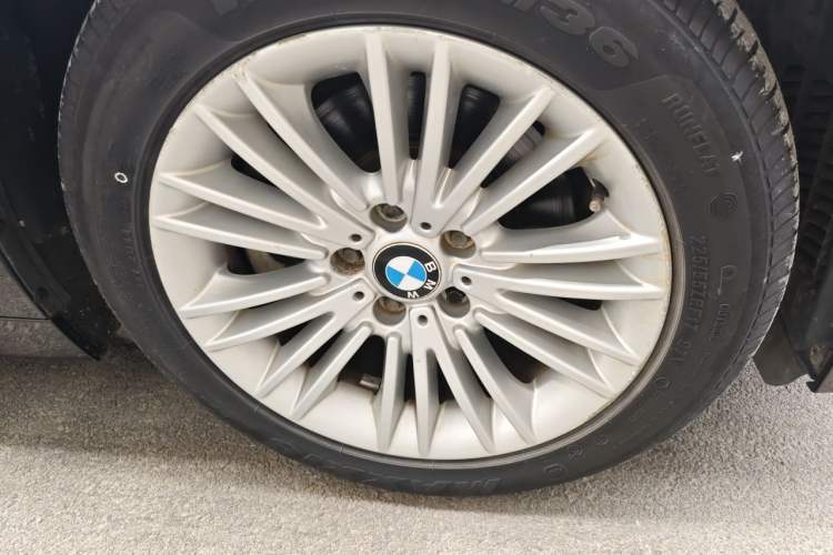 Used BMW 5 Series 2014 525Li Leading Model Right Front Wheel Hub