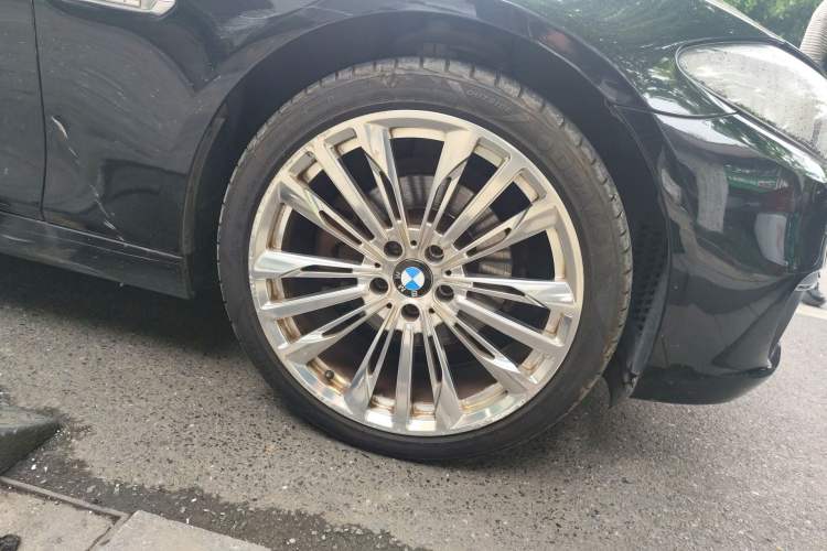 Used BMW 5 Series 2014 525Li Luxury Design Package Right Front Wheel Hub