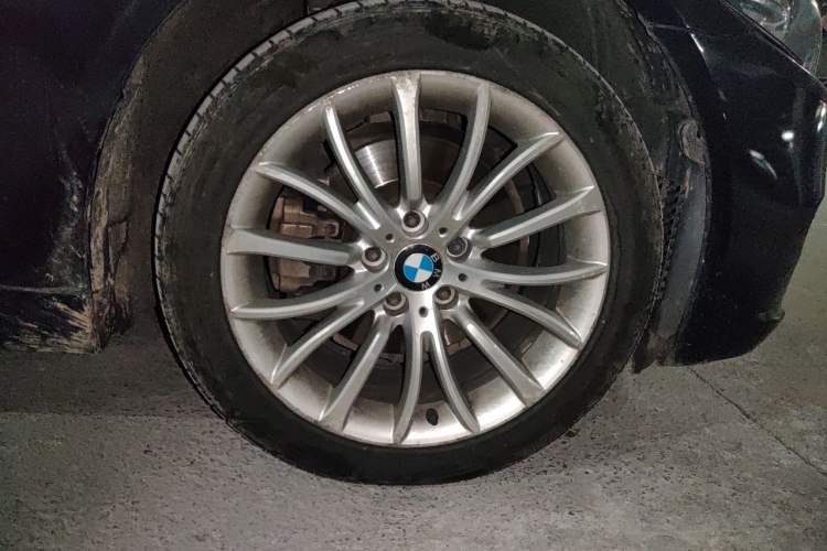 Used BMW 5 Series 2014 525Li Luxury Design Package Right Front Wheel Hub