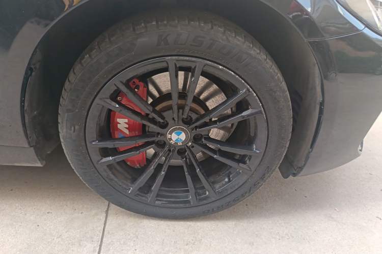 Used BMW 5 Series 2014 528Li Leading Model Right Front Wheel Hub