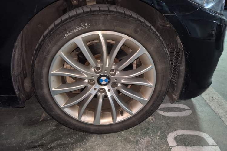 Used BMW 5 Series 2014 525Li Luxury Design Package Right Front Wheel Hub