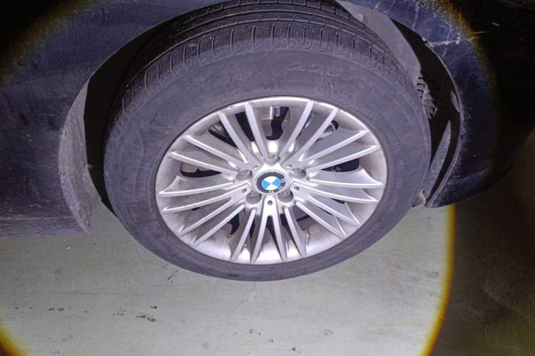 Used BMW 5 Series 2014 525Li Leading Model Right Front Wheel Hub