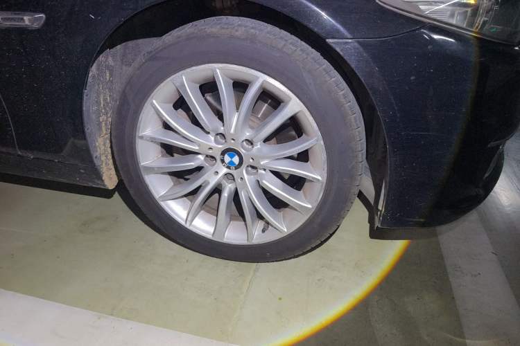 Used BMW 5 Series 2014 525Li Luxury Design Package Right Front Wheel Hub