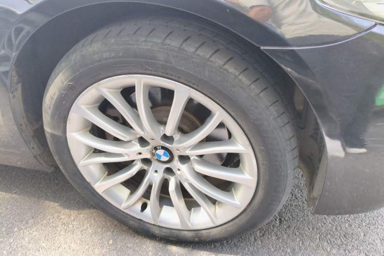Used BMW 5 Series 2014 525Li Luxury Design Package Right Front Wheel Hub
