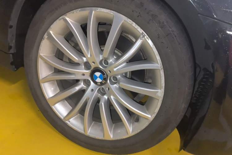 Used BMW 5 Series 2014 525Li Luxury Design Package Right Front Wheel Hub
