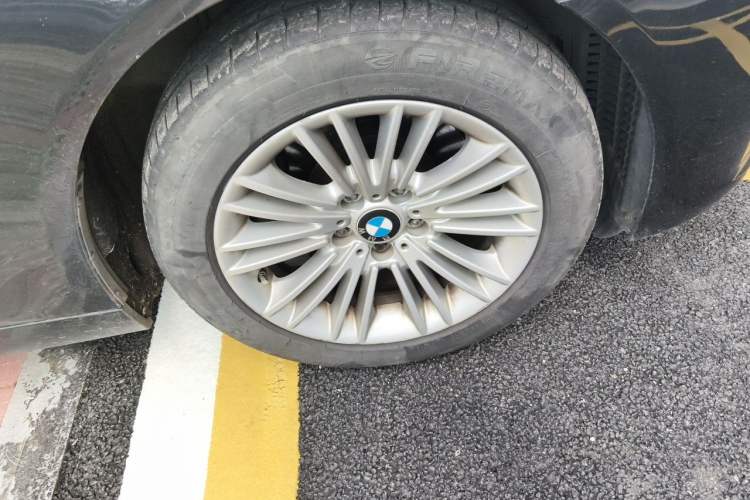 Used BMW 5 Series 2014 525Li Leading Model Right Front Wheel Hub