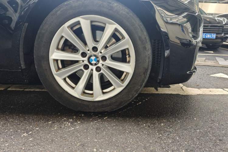 Used BMW 5 Series 2014 520Li Elegant Model Right Front Wheel Hub