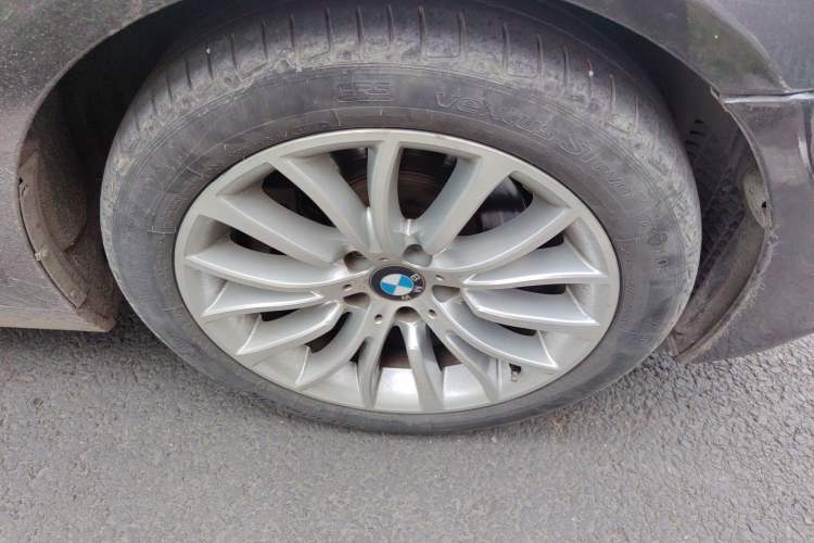 Used BMW 5 Series 2014 525Li Luxury Design Package Right Front Wheel Hub