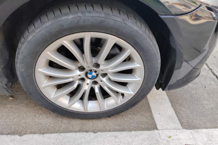 Used BMW 5 Series 2014 525Li Leading Model Right Front Wheel Hub