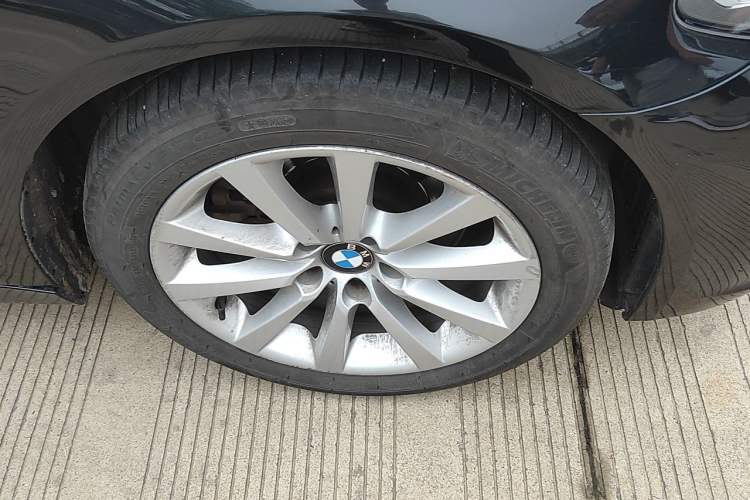 Used BMW 5 Series 2014 528Li xDrive Luxury Design Package Right Front Wheel Hub