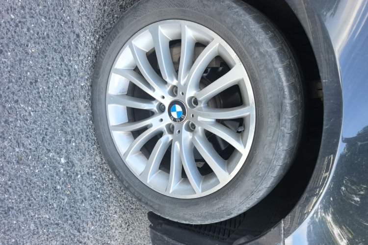 Used BMW 5 Series 2014 525Li Luxury Design Package Right Front Wheel Hub
