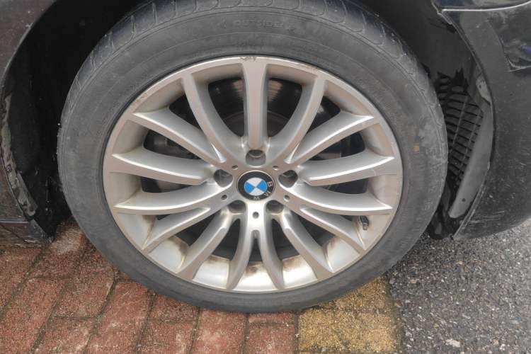 Used BMW 5 Series 2014 525Li Luxury Design Package Right Front Wheel Hub