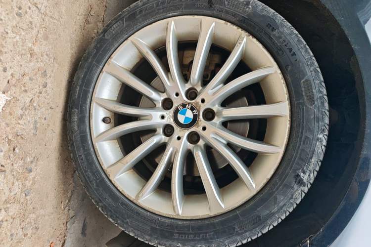 Used BMW 5 Series 2014 525Li Luxury Design Package Right Front Wheel Hub