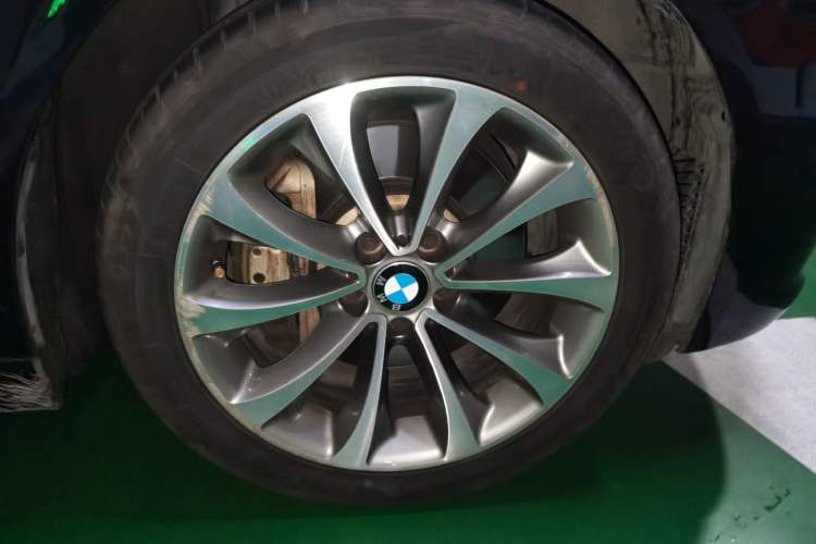 Used BMW 5 Series 2014 528Li Leading Model Right Front Wheel Hub