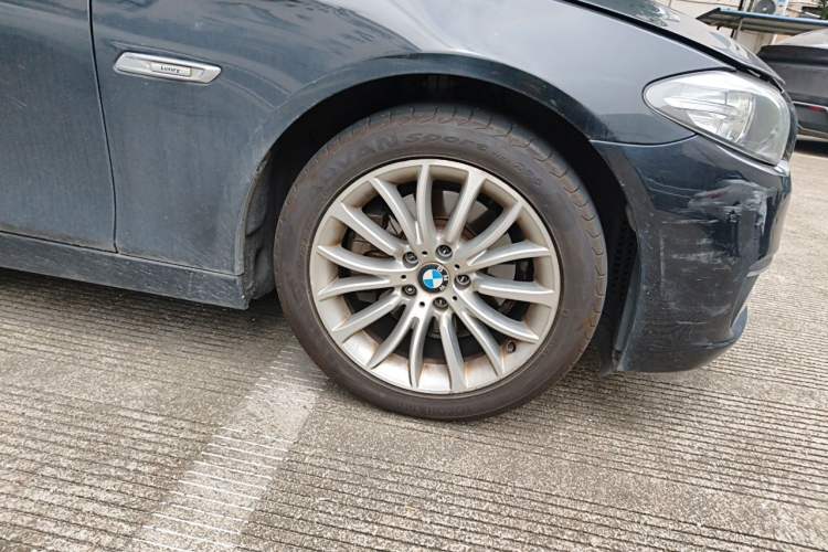 Used BMW 5 Series 2014 525Li Luxury Design Package Right Front Wheel Hub