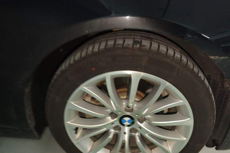 Used BMW 5 Series 2014 525Li Luxury Design Package Right Front Wheel Hub