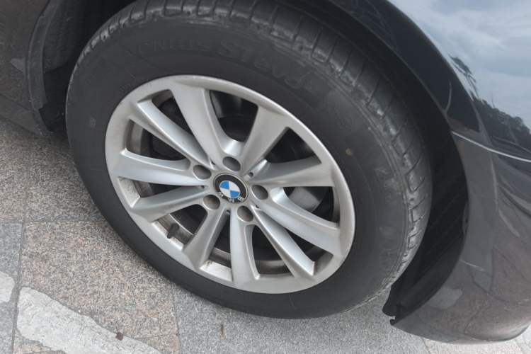 Used BMW 5 Series 2014 520Li Elegant Model Right Front Wheel Hub