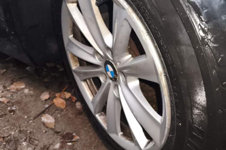 Used BMW 5 Series 2014 520Li Elegant Model Right Front Wheel Hub