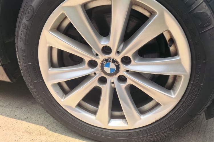 Used BMW 5 Series 2014 520Li Elegant Model Right Front Wheel Hub