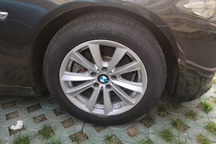 Used BMW 5 Series 2014 520Li Elegant Model Right Front Wheel Hub