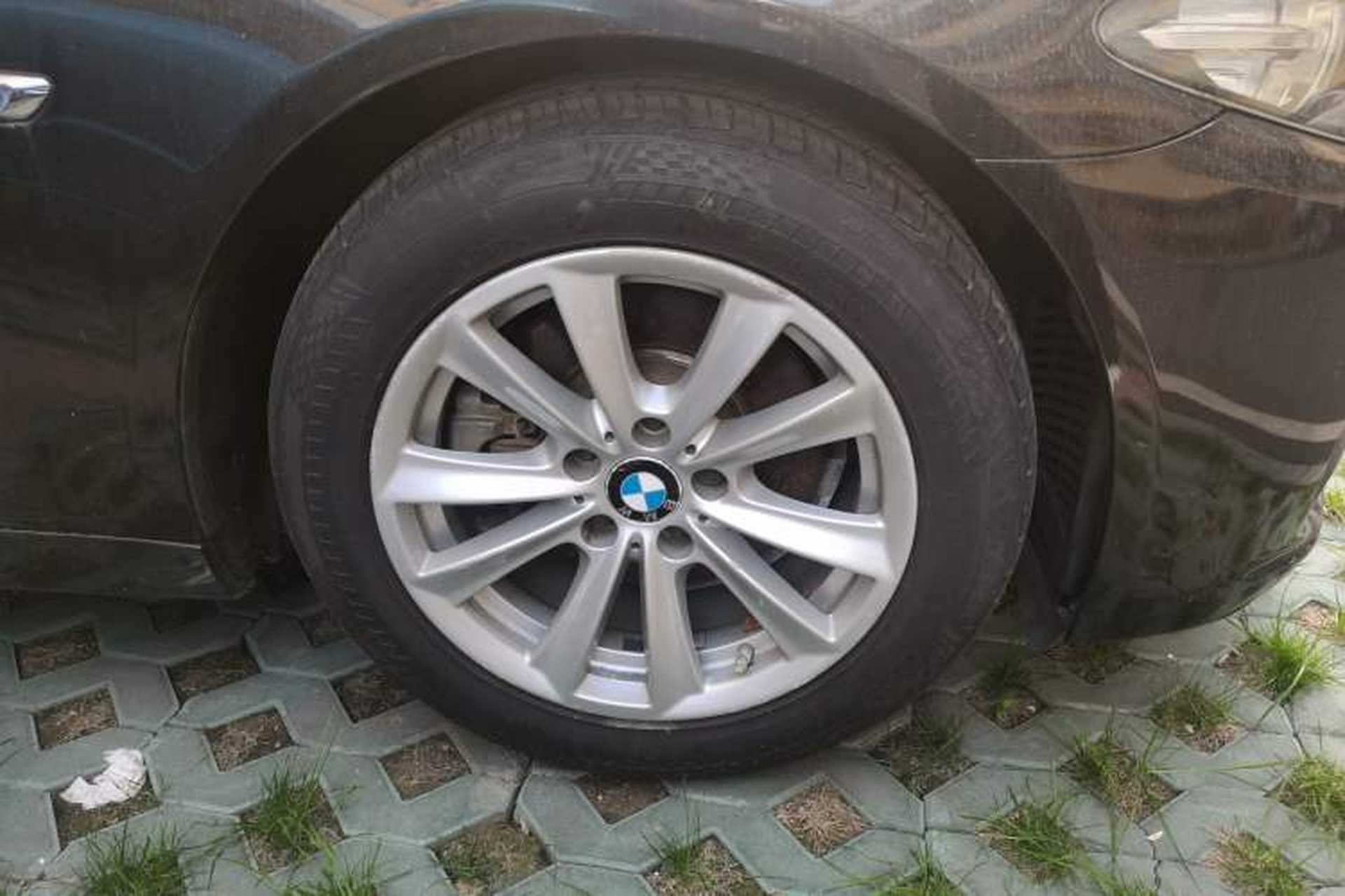 Used BMW 5 Series 2014 520Li Elegant Model Right Front Wheel Hub