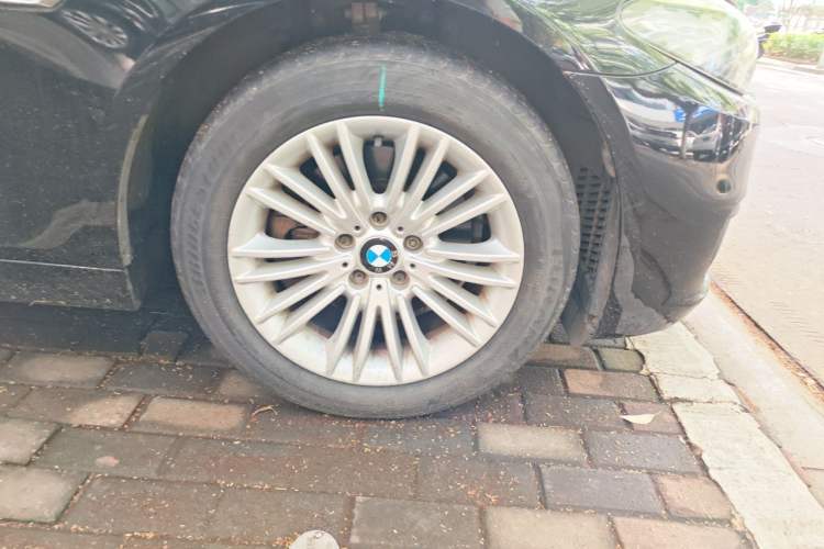Used BMW 5 Series 2014 525Li Leading Model Right Front Wheel Hub