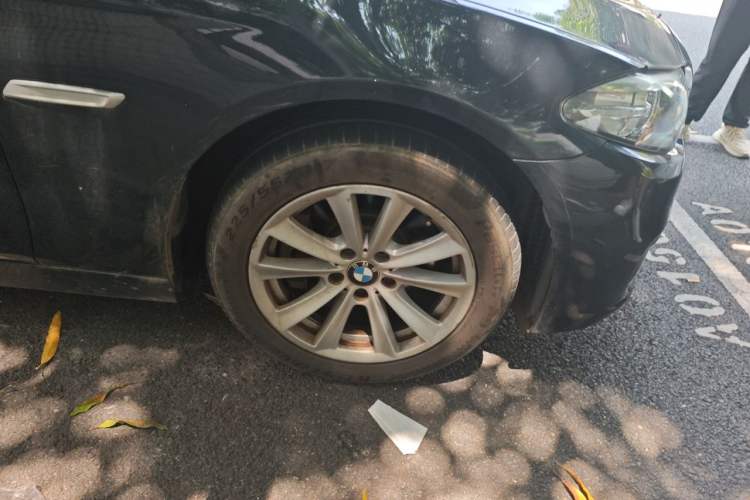 Used BMW 5 Series 2014 520Li Elegant Model Right Front Wheel Hub
