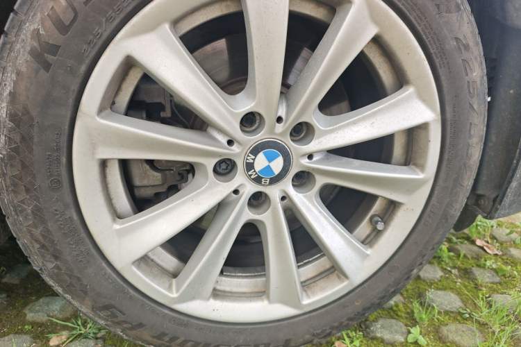 Used BMW 5 Series 2014 520Li Elegant Model Right Front Wheel Hub
