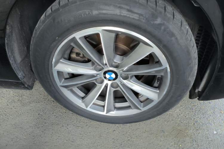 Used BMW 5 Series 2014 520Li Elegant Model Right Front Wheel Hub