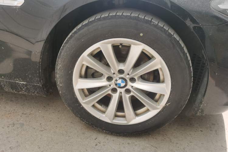 Used BMW 5 Series 2014 520Li Elegant Model Right Front Wheel Hub