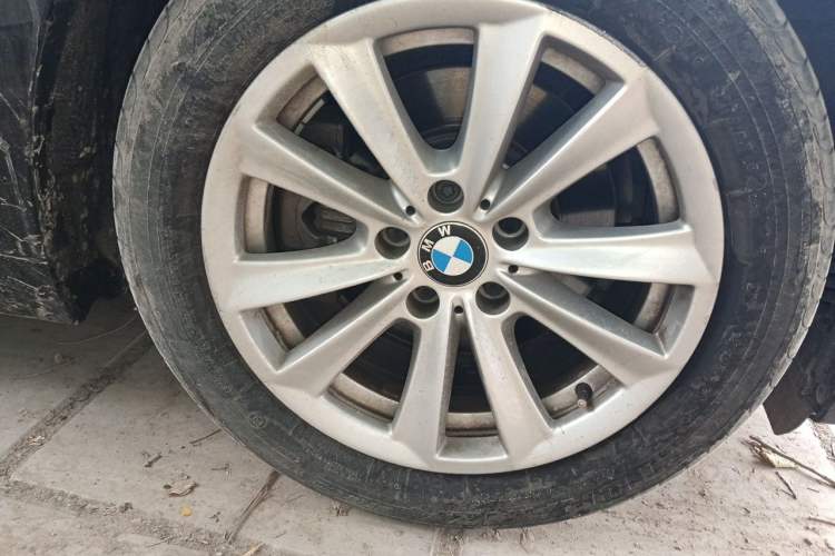 Used BMW 5 Series 2014 520Li Elegant Model Right Front Wheel Hub